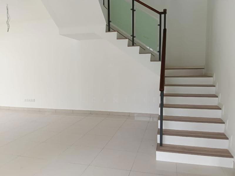 Rumah Teres 3-Tingkat untuk Dijual di Taman Puncak Jalil (Seri Kembangan) - Vincent Lee - PropertyGuru.com.my