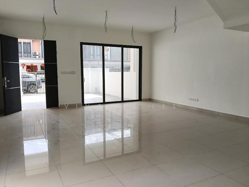 Rumah Teres 3-Tingkat untuk Dijual di Taman Puncak Jalil (Seri Kembangan) - Vincent Lee - Living Room - PropertyGuru.com.my