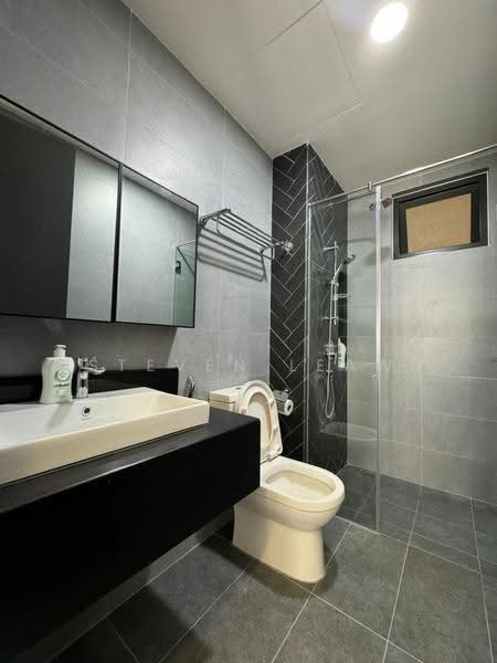 Kediaman Servis untuk Dijual di Sunway Velocity TWO - Steven Leaw - Master Bathroom - PropertyGuru.com.my