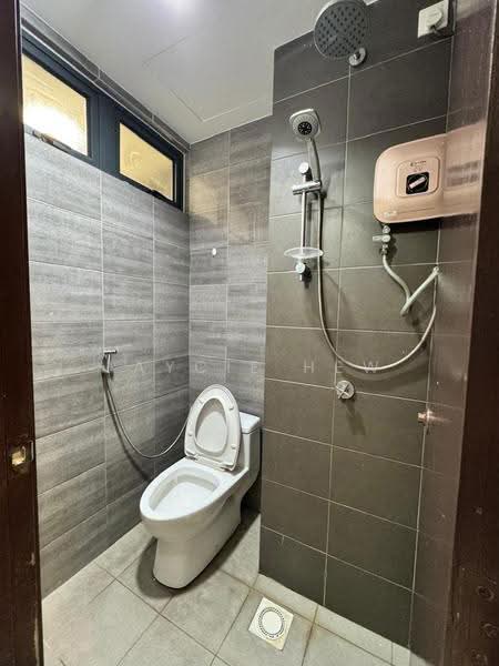 Kediaman Servis untuk Dijual di Symphony Tower (Menara Simfoni) - Jaycie Hew - Bathroom - PropertyGuru.com.my