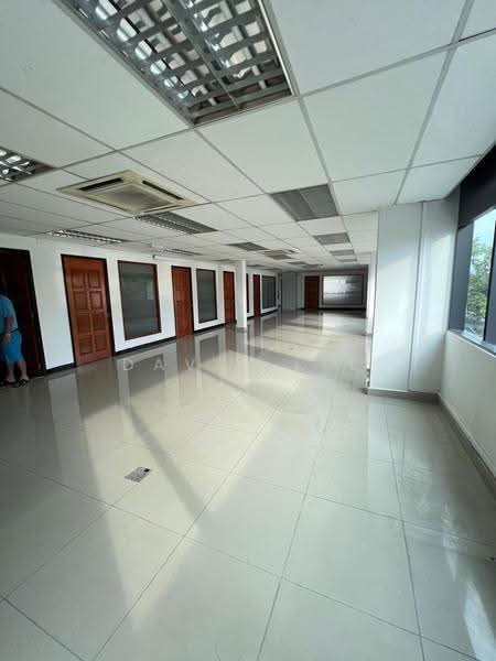 Kilang Terpisah untuk Dijual di Balakong (Selangor) - David Lee - Corridor - PropertyGuru.com.my
