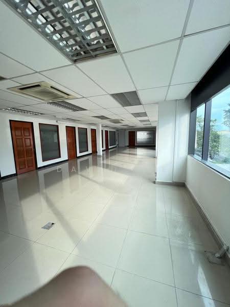 Kilang Terpisah untuk Dijual di Balakong (Selangor) - David Lee - Corridor - PropertyGuru.com.my