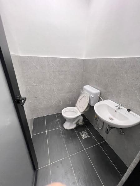 Kilang Terpisah untuk Dijual di Balakong (Selangor) - David Lee - Bathroom - PropertyGuru.com.my