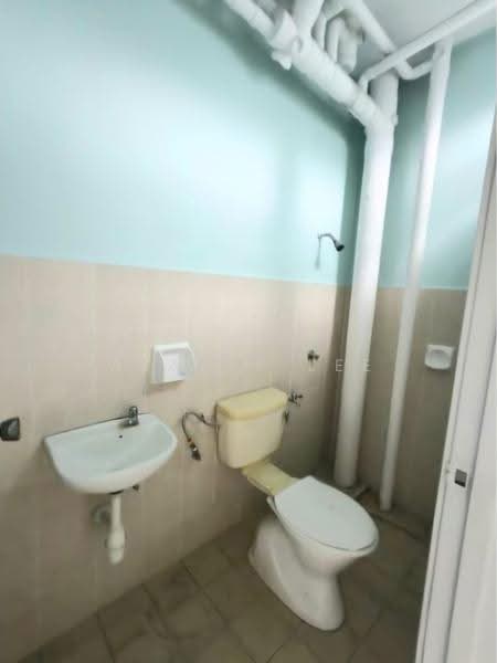 Apartment for Rent at Lake View Suites - Alanis Lee - Bathroom - PropertyGuru.com.my