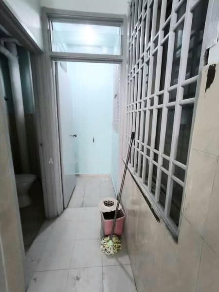 Apartment for Rent at Lake View Suites - Alanis Lee - Bathroom - PropertyGuru.com.my