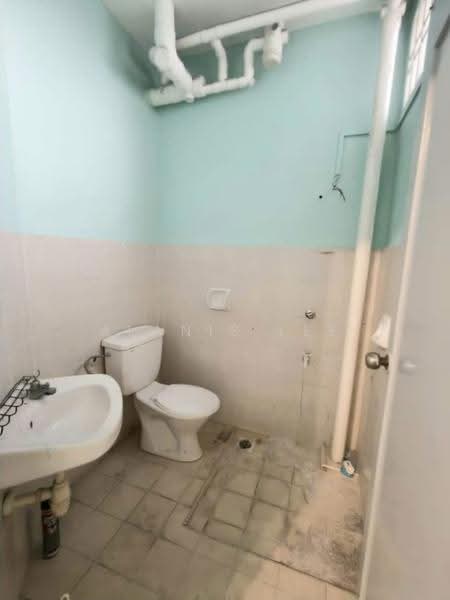 Apartment for Rent at Lake View Suites - Alanis Lee - Bathroom - PropertyGuru.com.my