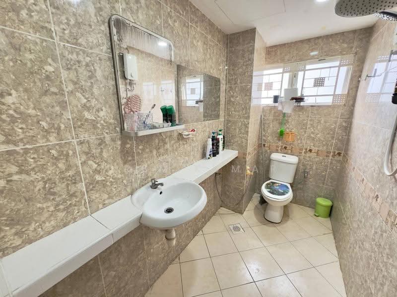 Kondominium untuk Dijual di Kepong Sentral Condominium - Prem Kumar - Bathroom - PropertyGuru.com.my