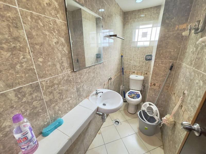 Kondominium untuk Dijual di Kepong Sentral Condominium - Prem Kumar - Bathroom - PropertyGuru.com.my