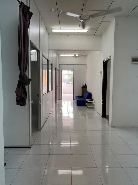 Kedai untuk Disewa di Taman Daya (Johor Bahru) - Alanis Lee - Corridor - PropertyGuru.com.my