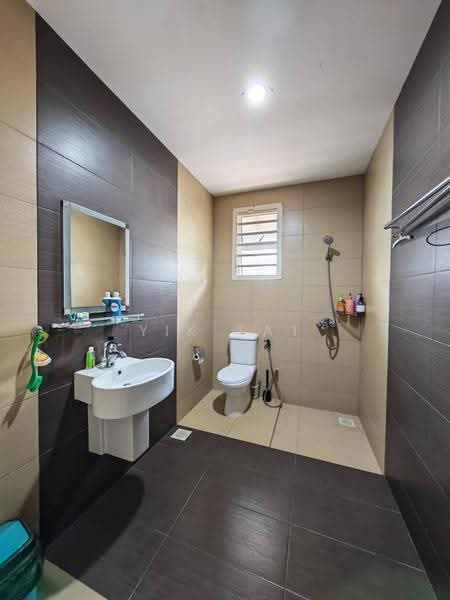 Rumah Berkembar untuk Dijual di Taman Pelangi (Johor Bahru) - Yik Tat - Bathroom - PropertyGuru.com.my