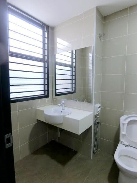 Rumah Teres 2-Tingkat untuk Dijual di Taman Glenmarie (Johor Bahru) - Jeff Yap - Bathroom - PropertyGuru.com.my