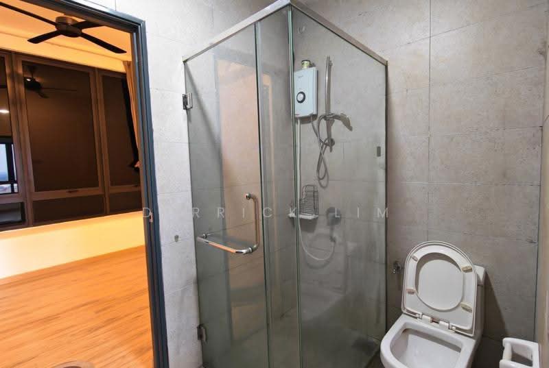 Kediaman Servis untuk Dijual di Aera Residence - Derrick Lim - Bathroom - PropertyGuru.com.my