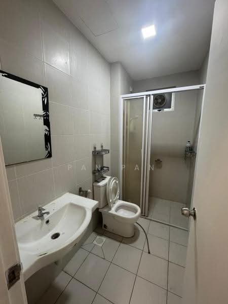 Kediaman Servis untuk Disewa di Meridin Bayvue Serviced Apartment - Pan Pan - Bathroom - PropertyGuru.com.my