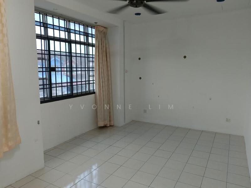 2-storey Terraced House for Sale in Taman Scientex Pasir Gudang (Pasir Gudang) - Yvonne Lim - Living Room - PropertyGuru.com.my