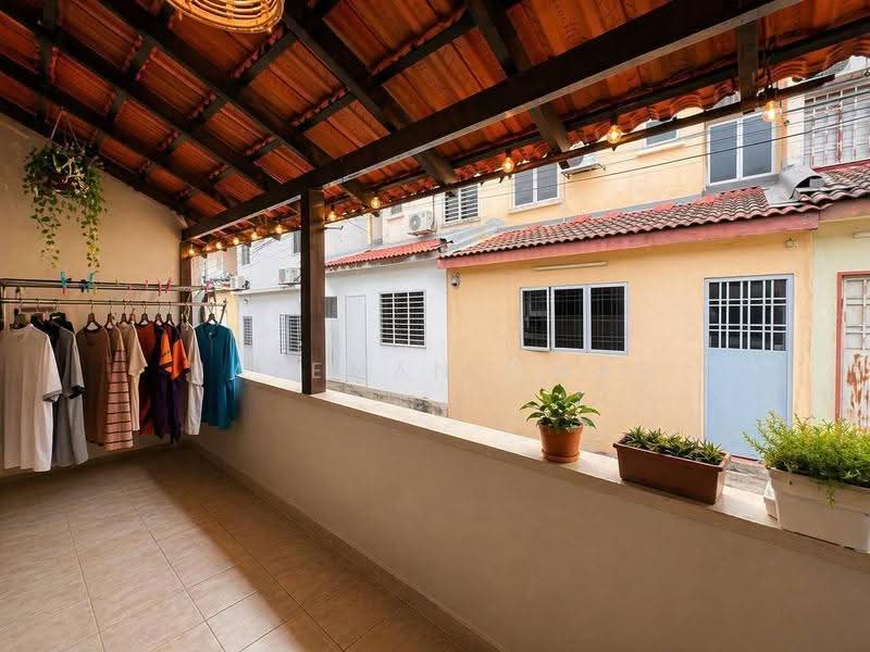 Rumah Teres 2-Tingkat untuk Dijual di Saujana Damansara (Damansara Damai) - Hazeman Omar - Balcony - PropertyGuru.com.my