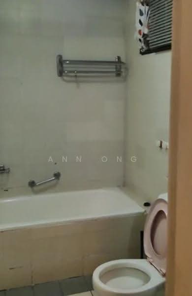 Kondominium untuk Dijual di Downtown Condominium - Ann Ong - Bathroom - PropertyGuru.com.my