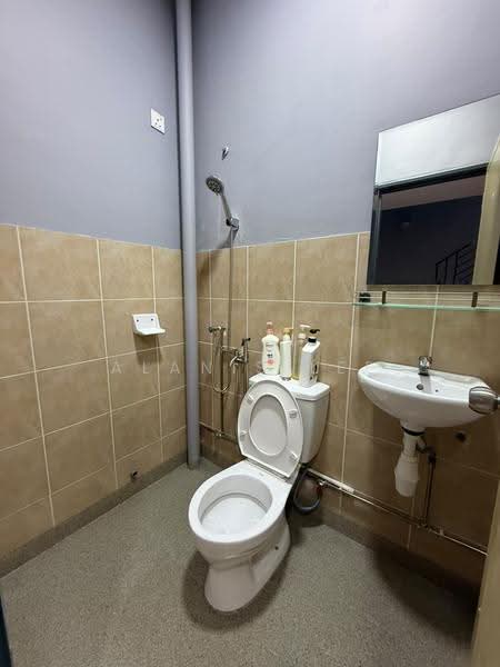 Rumah Teres 2.5-Tingkat untuk Dijual di Taman Scientex Senai (Senai) - Alanis Lee - Bathroom - PropertyGuru.com.my