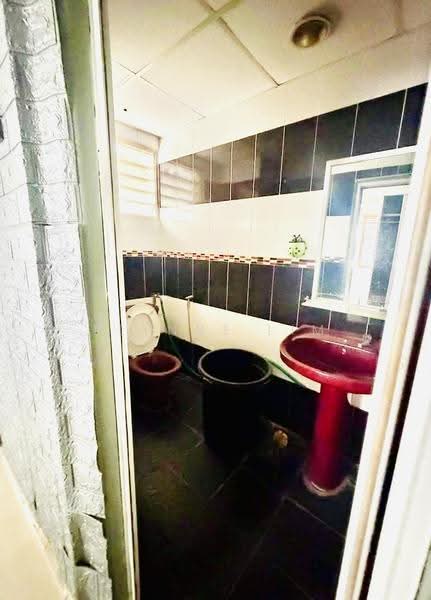 Kondominium untuk Dijual di D'Casa Condominium - Elynne Lim - Bathroom - PropertyGuru.com.my