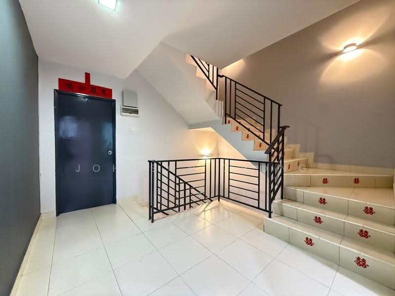 Rumah Teres 2.5-Tingkat untuk Dijual di Taman Scientex Senai (Senai) - Johnson Chong - Entrance - PropertyGuru.com.my