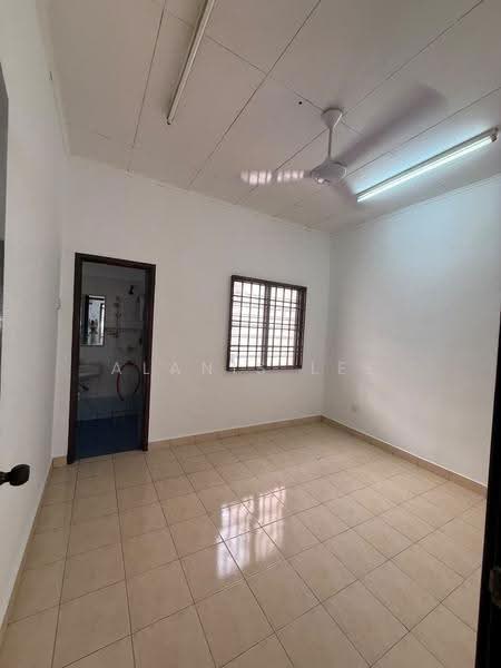 Rumah Teres 2-Tingkat untuk Dijual di Taman Mutiara Rini (Skudai) - Alanis Lee - Bathroom - PropertyGuru.com.my