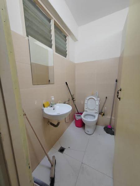 Kedai untuk Disewa di Taman Segar (Cheras) - Eric Liew - Bathroom - PropertyGuru.com.my
