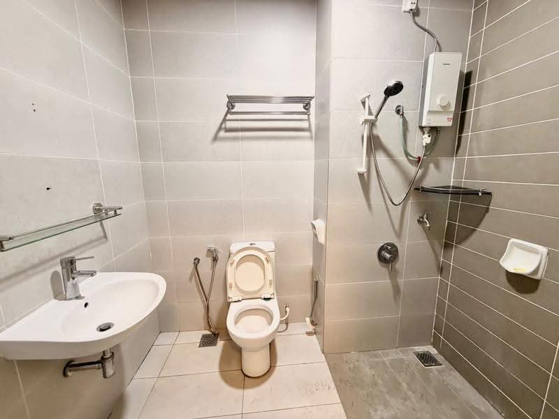 Kondominium untuk Disewa di PARC Regency (Residensi Masai) - YY Tey - Bathroom - PropertyGuru.com.my