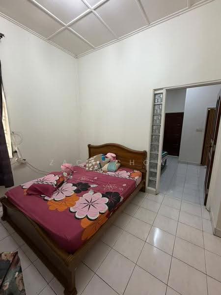 1-storey Terraced House for Sale in Taman Molek (Johor Bahru) - Zack Chow - Bedroom - PropertyGuru.com.my
