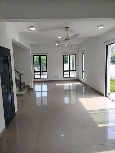 Rumah Teres 2.5-Tingkat untuk Dijual di Setia Alam (Selangor) - Janie Lee - Dining & Living - PropertyGuru.com.my