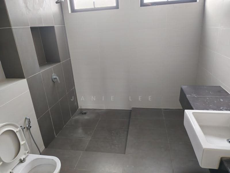 Rumah Teres 2.5-Tingkat untuk Dijual di Setia Alam (Selangor) - Janie Lee - Master Bathroom - PropertyGuru.com.my