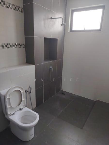 Rumah Teres 2.5-Tingkat untuk Dijual di Setia Alam (Selangor) - Janie Lee - Master Bathroom - PropertyGuru.com.my