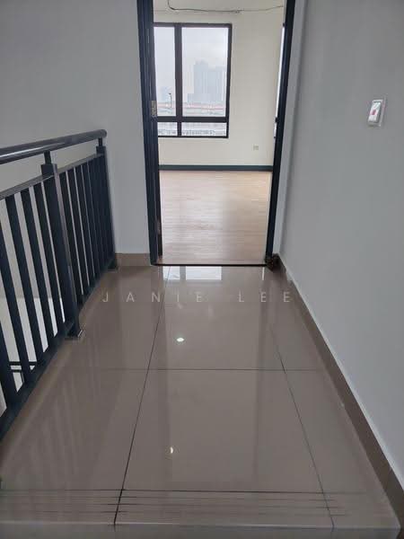 Rumah Teres 2.5-Tingkat untuk Dijual di Setia Alam (Selangor) - Janie Lee - Master Bedroom Corridor - PropertyGuru.com.my