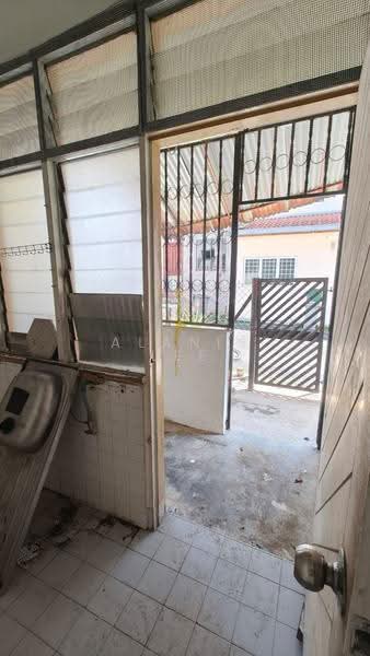 Rumah Teres 2-Tingkat untuk Dijual di Taman Molek (Johor Bahru) - Alanis Lee - Entrance - PropertyGuru.com.my