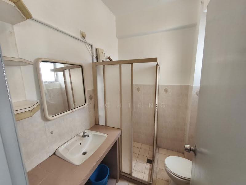 Condominium for Rent at Ridzuan Condominium - CK Chieng - Bathroom - PropertyGuru.com.my