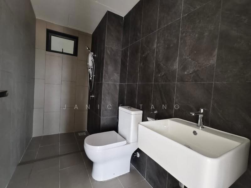 Kondominium untuk Disewa di Tuai Timur - Janice Tang - Bathroom - PropertyGuru.com.my