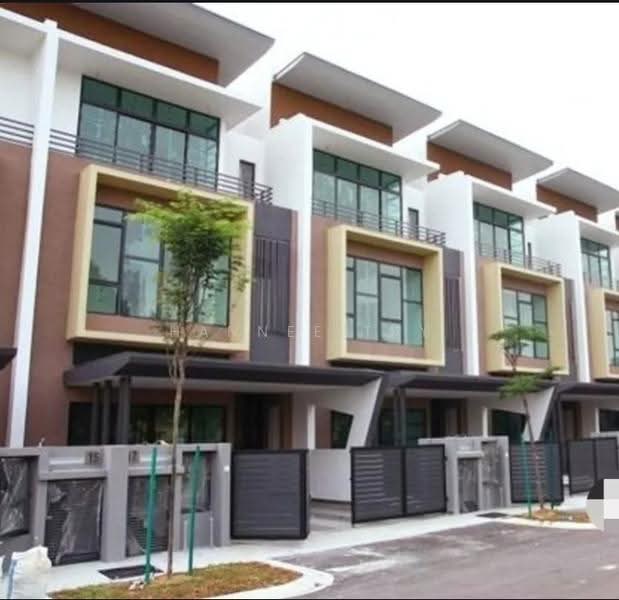 3-storey Terraced House for Sale in Taman Putra Prima (Puchong) - Hannee Tay - Exterior - PropertyGuru.com.my