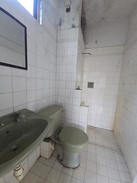 Apartment for Sale at Lavinia Apartments - A Ee Ee - Bathroom - PropertyGuru.com.my