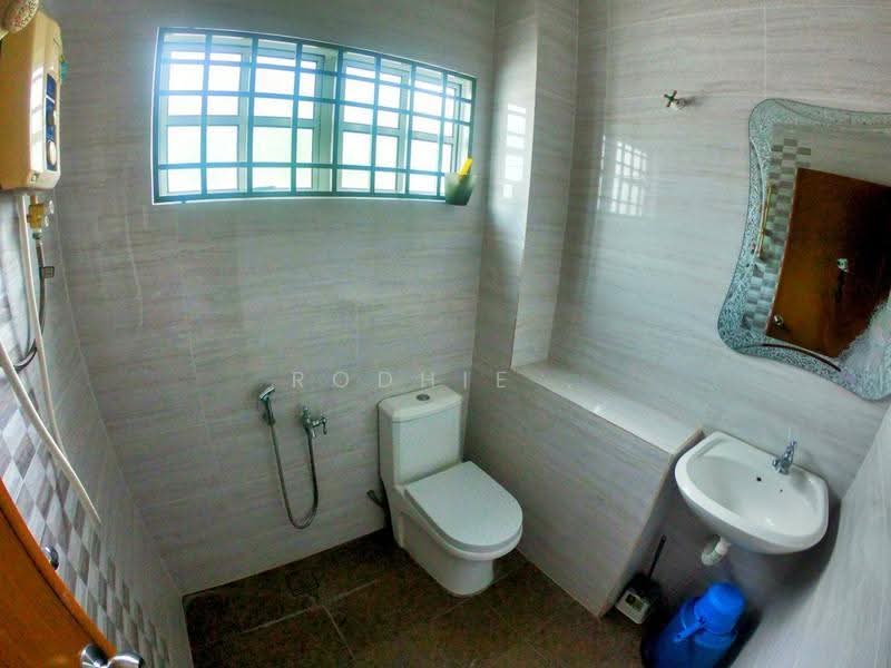 Rumah Teres 2-Tingkat untuk Dijual di Taman Sentosa Perdana (Klang) - Rodhie . - Bathroom - PropertyGuru.com.my