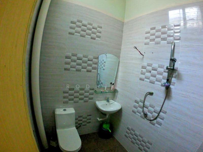 Rumah Teres 2-Tingkat untuk Dijual di Taman Sentosa Perdana (Klang) - Rodhie . - Bathroom - PropertyGuru.com.my