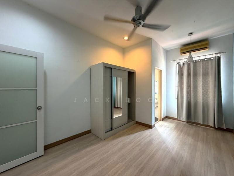 Semi-Detached House for Sale in Shah Alam (Selangor) - Jack Boo - Bedroom - PropertyGuru.com.my