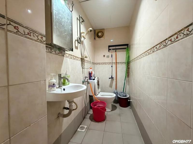 Pangsapuri untuk Dijual di Vista Bayu - Raymond Choo - Bathroom - PropertyGuru.com.my