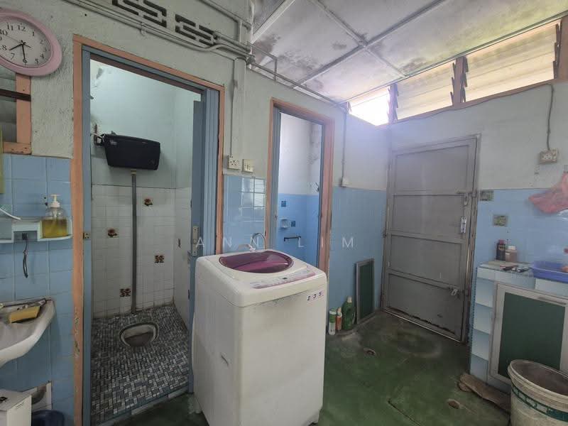 1-storey Terraced House for Sale in Taman Nam Yang (Melaka City) - Ann Lim - Bathroom - PropertyGuru.com.my