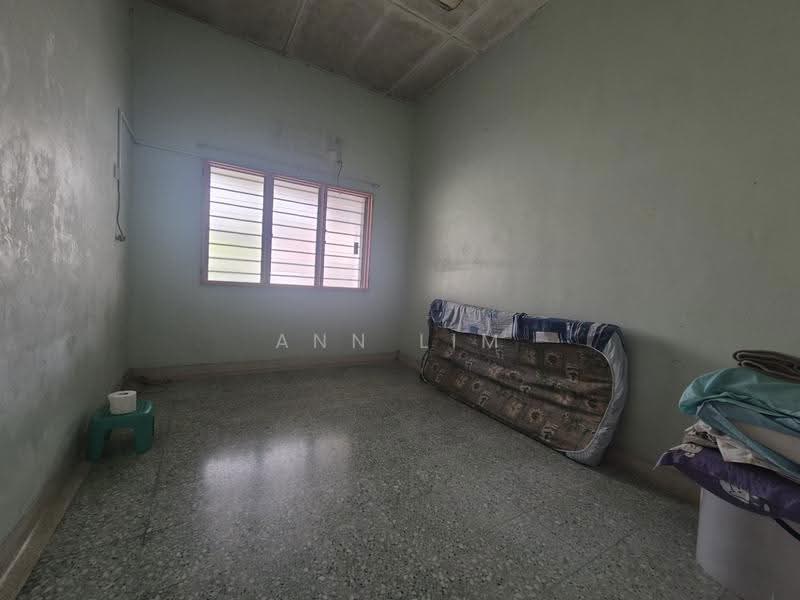 1-storey Terraced House for Sale in Taman Nam Yang (Melaka City) - Ann Lim - Bedroom - PropertyGuru.com.my