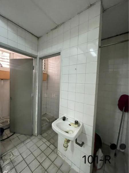 Kilang untuk Dijual di Shah Alam (Selangor) - Fish Heng - Bathroom - PropertyGuru.com.my
