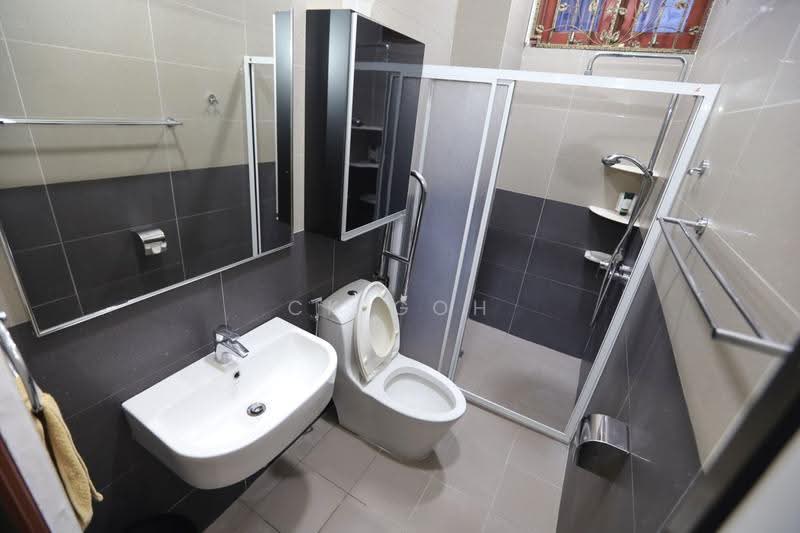 Rumah Berkembar untuk Dijual di Sungai Nibong (Bayan Lepas) - CK Goh - Bathroom - PropertyGuru.com.my