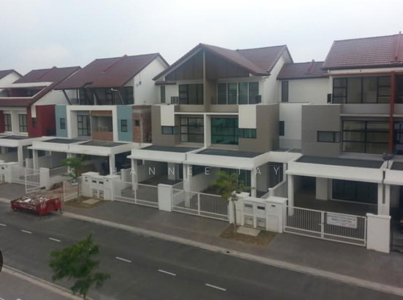 Rumah Teres 2.5-Tingkat untuk Dijual di Taman Cahaya Alam (Shah Alam) - Hannee Tay - PropertyGuru.com.my