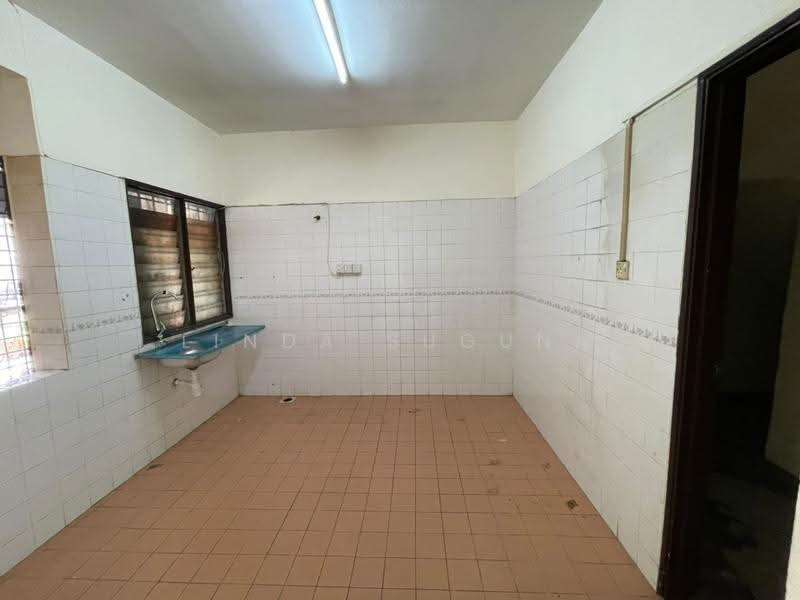 Rumah Teres 2-Tingkat untuk Dijual di Taman Bunga Negara (Shah Alam) - Linda Suguna - Kitchen - PropertyGuru.com.my