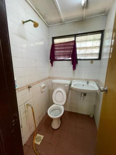 Rumah Teres 2-Tingkat untuk Dijual di Taman Bunga Negara (Shah Alam) - Linda Suguna - Bathroom - PropertyGuru.com.my