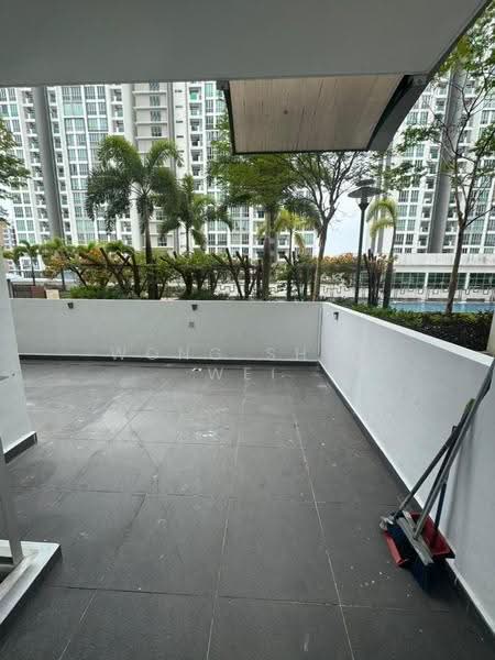 Kediaman Servis untuk Disewa di Meridin Bayvue Serviced Apartment - Wong Shau Wei - Balcony - PropertyGuru.com.my