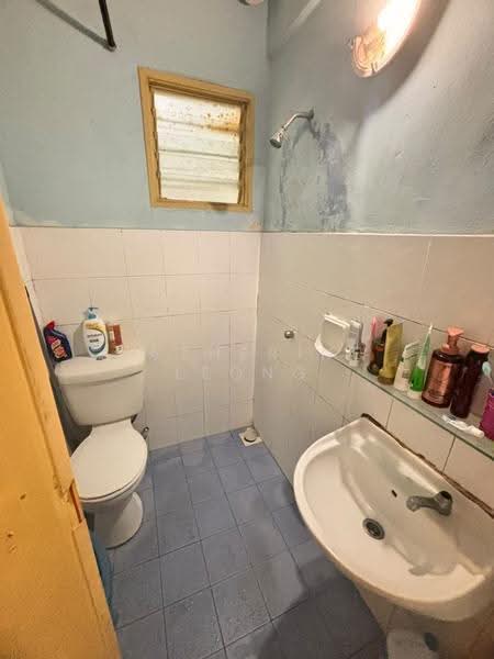 Apartment for Sale at Pangsapuri Raya - Katherine Leong - Bathroom - PropertyGuru.com.my