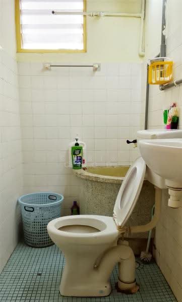 Flat for Sale at Desa Petaling Flat - Chris Choo - Bathroom - PropertyGuru.com.my